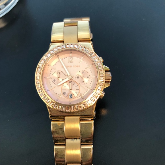 Watch - Picture 2 of 3